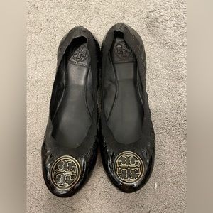 Tory Burch ballet flats in black and gold size 9.5